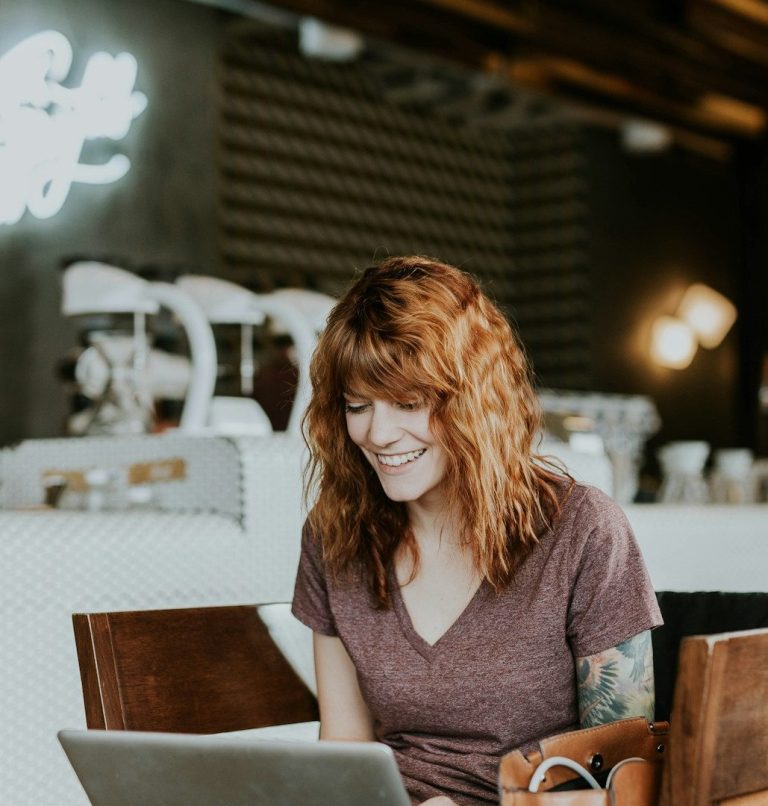 Adhs-online-diagnostik-frau-am laptop-goettingen.png